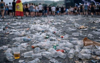 Residuos de vasos de plástico en eventos
